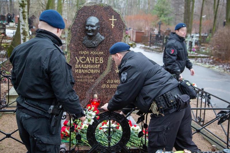 Офицеры петербургского СОБР «Гранит» почтили память Героя России Владимира Усачёва