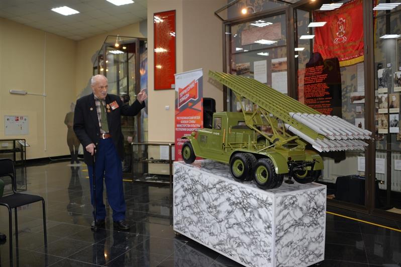 Башкирские росгвардейцы организовали для ветерана Великой Отечественной воины экскурсию в автоцентр «ГАЗ»
