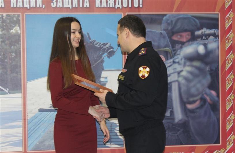 Росгвардейцы Северо-Западного округа поздравили журналистов с Днем российской печати