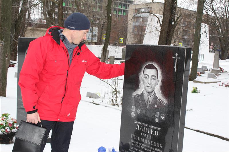 Курские росгвардейцы почтили память товарищей, погибших при исполнении служебных обязанностей на Северном Кавказе 