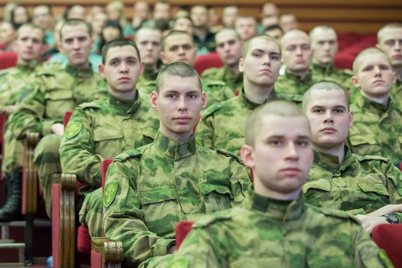 В Центральном аппарате Росгвардии прошёл показ художественного фильма «Огненная дуга», повествующего о грандиозной битве на Курской дуге летом 1943 года