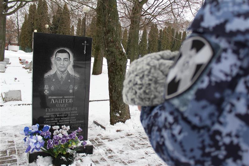 Курские росгвардейцы почтили память товарищей, погибших при исполнении служебных обязанностей на Северном Кавказе 