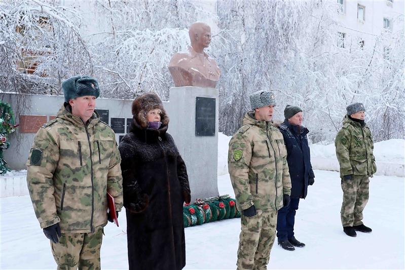 В Якутске почтили память сотрудников ОМОН Александра Рыжикова и Станислава Голомарева, погибших при исполнении служебного долга 