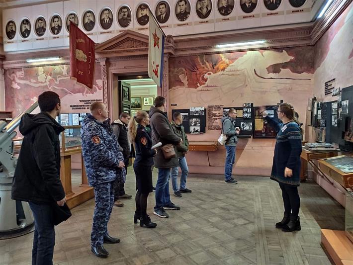 Севастопольские росгвардейцы посетили военно-исторический музей Черноморского флота