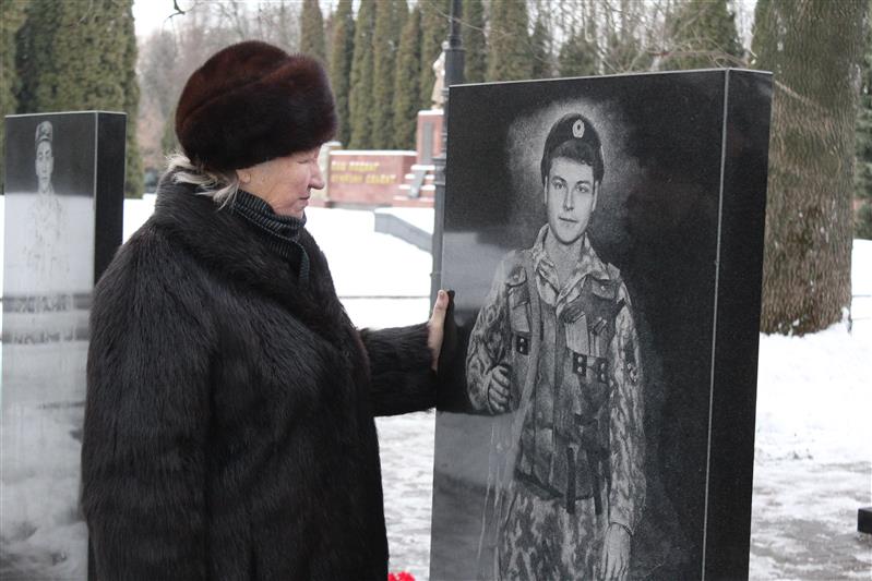 Курские росгвардейцы почтили память товарищей, погибших при исполнении служебных обязанностей на Северном Кавказе 