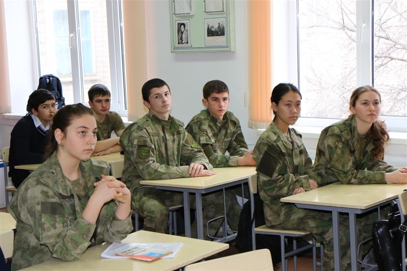 В Карачаево-Черкесии росгвардейцы провели тематический урок, посвященный освобождению региона от немецких оккупантов