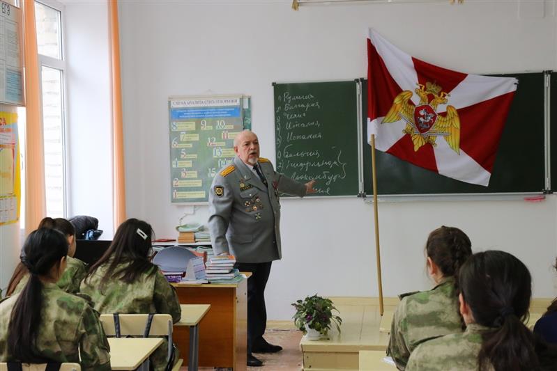 В Карачаево-Черкесии росгвардейцы провели тематический урок, посвященный освобождению региона от немецких оккупантов