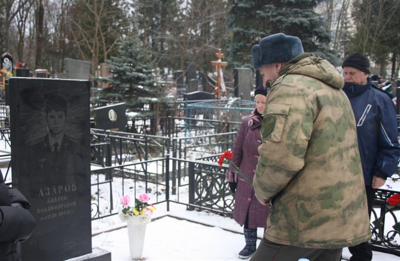 Военнослужащие и сотрудники Управления Росгвардии по Брянской области почтили память офицера, погибшего при исполнении служебных обязанностей