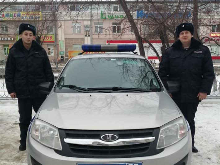 Омские росгвардейцы по горячим следам задержали подозреваемого в уличном ограблении