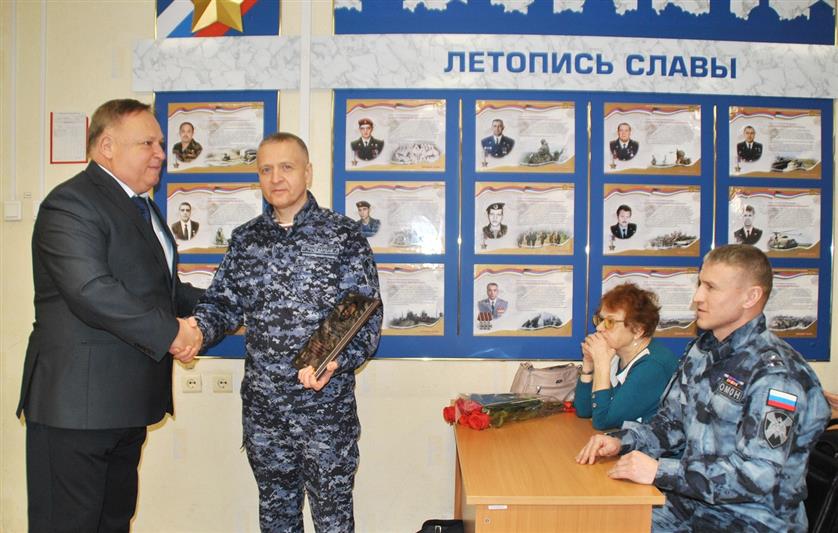 Депутат Государственной Думы вручил благодарственные письма кировским росгвардейцам