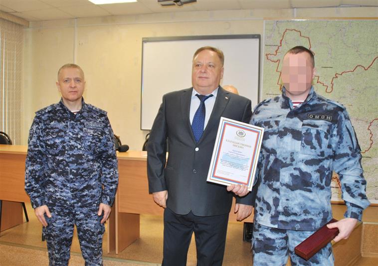 Депутат Государственной Думы вручил благодарственные письма кировским росгвардейцам