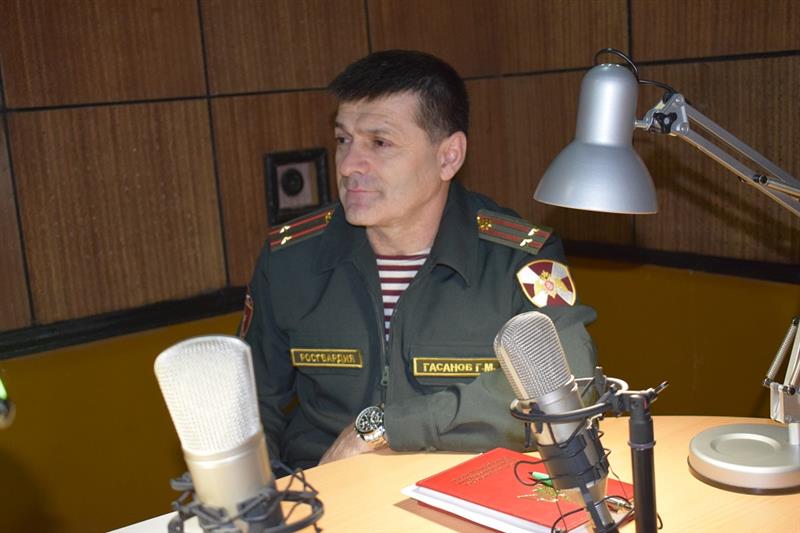 Начальник инженерной службы дагестанского управления Росгвардии стал гостем республиканского радио