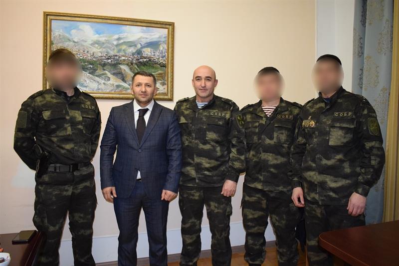 Сотрудники дагестанского СОБР исполнили мечту детей-сирот