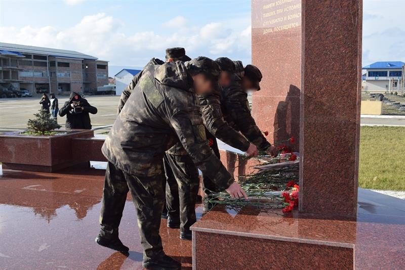 Росгвардейцы Дагестана почтили память сослуживцев, погибших во время кизлярских и первомайских трагедий
