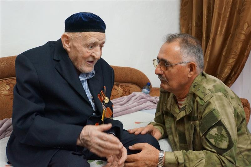 Военнослужащие Объединенной группировки войск (сил)  на Северном Кавказе навестили ветерана Великой Отечественной войны