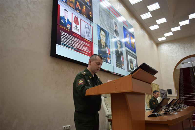 На факультете войск национальной гвардии Военного университета состоялся круглый стол, посвященный подвигу Героя России майора Никиты Кулькова