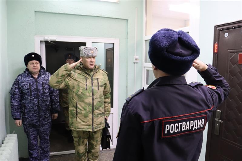 Командующий Восточным округом проинспектировал Управление Росгвардии по Еврейской автономной области