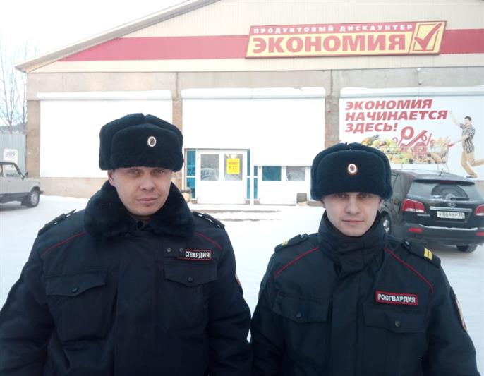 В Иркутской области сотрудники Росгвардии эвакуировали граждан из здания, в котором произошел пожар