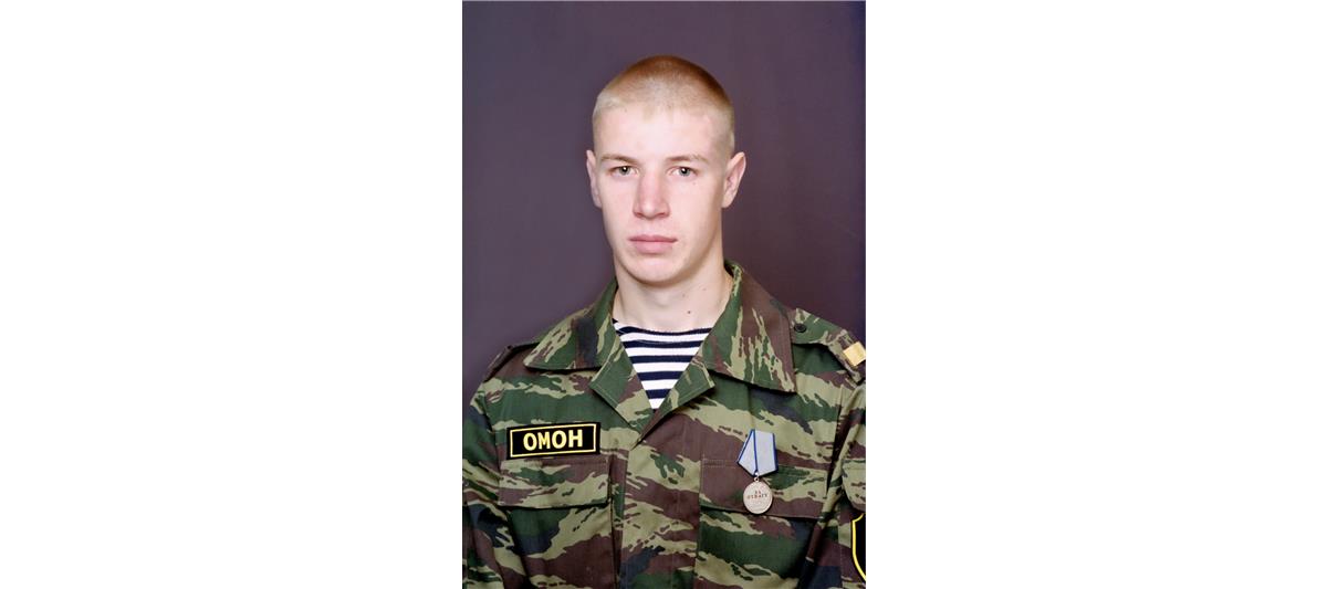 Бойцы новгородского ОМОН почтили память погибшего товарища