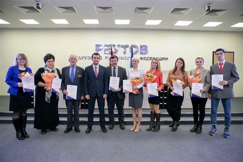 Мэр города Реутова наградил сотрудницу Росгвардии за победу в ежегодном конкурсе «Наше Подмосковье»