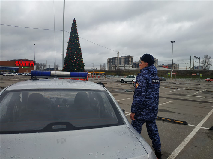 Нарядом вневедомственной охраны Росгвардии в Санкт-Петербурге задержан подозреваемый в краже