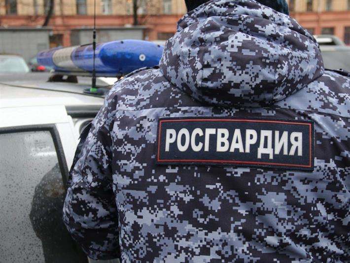 Росгвардейцы оказали помощь новосибирским пожарным в эвакуации граждан из горящего здания 
