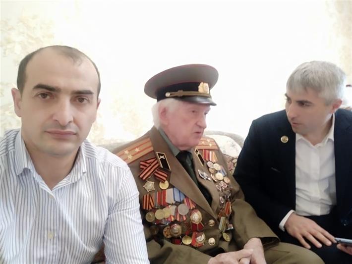 В Дагестане военнослужащие Росгвардии навестили участников Сталинградской битвы