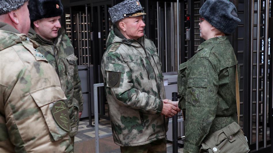 Командующий Приволжским округом Росгвардии проверил организацию службы на важных государственных объектах 