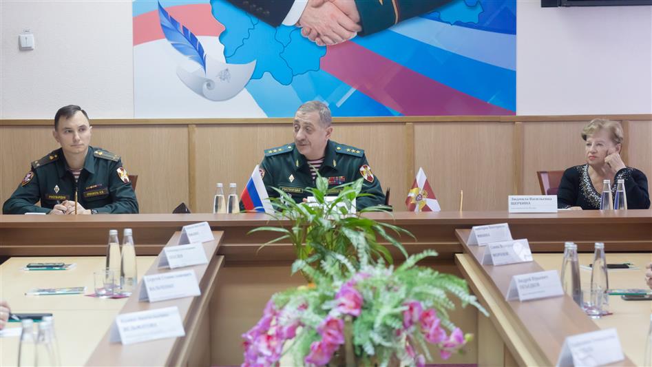 Командующий Центральным округом Росгвардии провел круглый стол с представителями средств массовой информации (фото, видео)