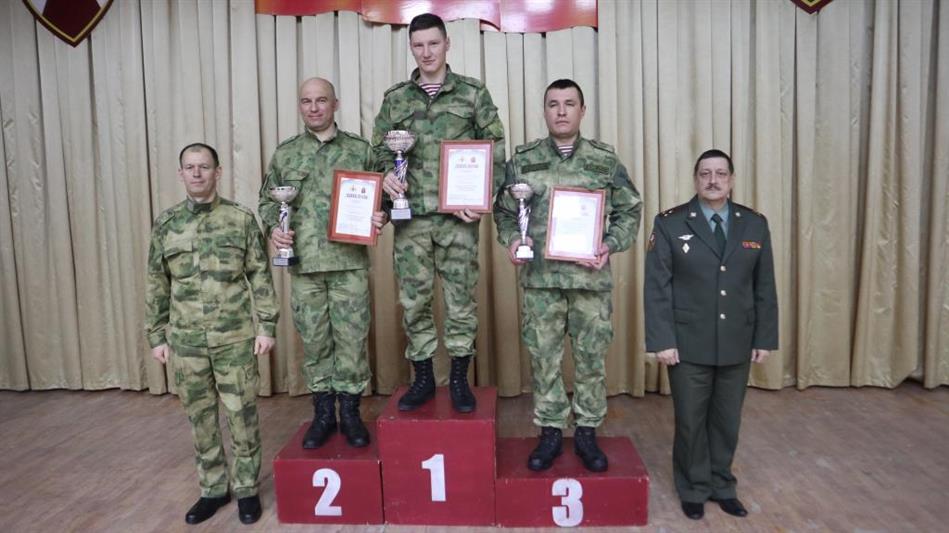 В Екатеринбурге завершился чемпионат Уральского округа по лыжным гонкам и служебному двоеборью
