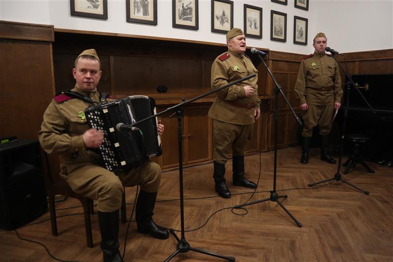 Командующий Северо-Западным округом Росгвардии встретился с ветеранами - жителями блокадного Ленинграда