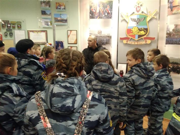 В новогодние праздники подшефные кадеты посетили базу белгородского ОМОН Росгвардии