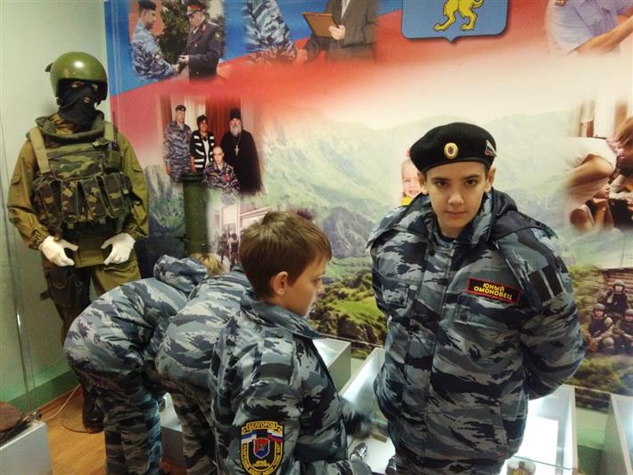 В новогодние праздники подшефные кадеты посетили базу белгородского ОМОН Росгвардии