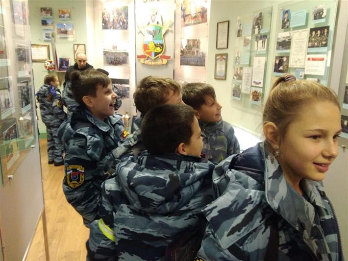 В новогодние праздники подшефные кадеты посетили базу белгородского ОМОН Росгвардии