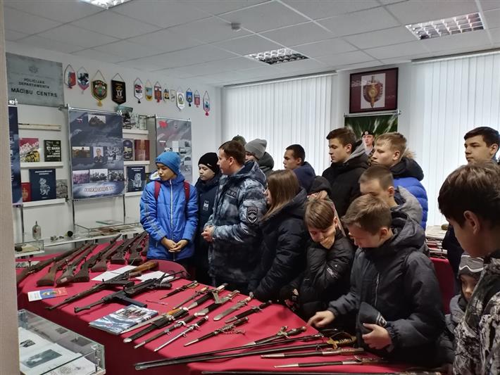 В тюменском регионе Росгвардия напоминает взрослым и юным гражданам о правилах безопасности в наступившем году