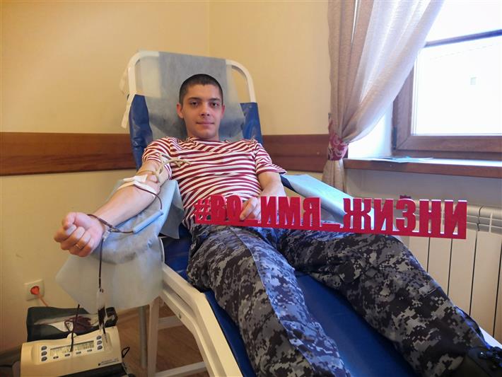 Акцию, организованную в поддержку детей с онкологическими заболеваниями,  поддержали сотрудники Росгвардии в Саратове (видео)