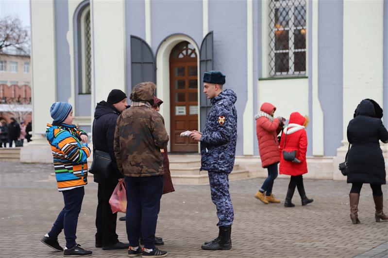 Сотрудники Управления Росгвардии по Тульской области проводят акцию «Безопасный Новый год»