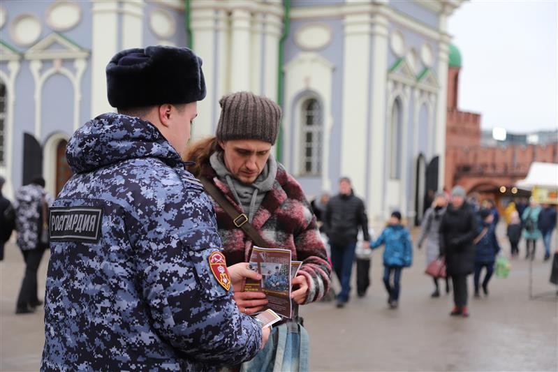 Сотрудники Управления Росгвардии по Тульской области проводят акцию «Безопасный Новый год»