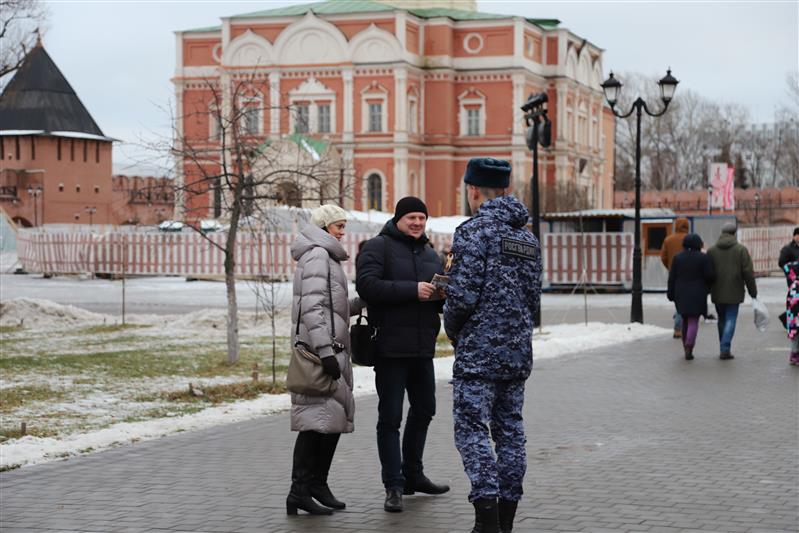Сотрудники Управления Росгвардии по Тульской области проводят акцию «Безопасный Новый год»
