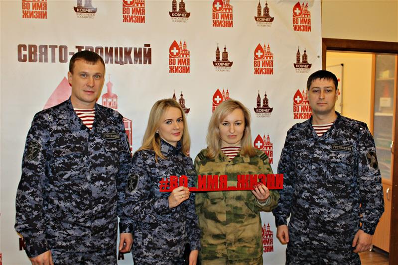 Акцию, организованную в поддержку детей с онкологическими заболеваниями,  поддержали сотрудники Росгвардии в Саратове (видео)