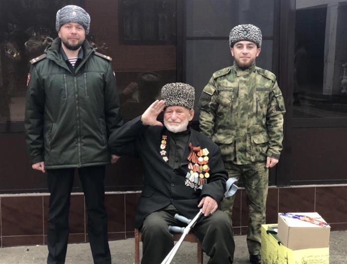 В Чеченской Республике росгвардейцы побывали в гостях у ветеранов Великой Отечественной войны
