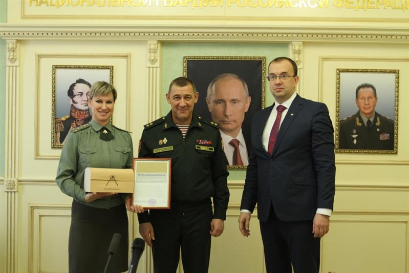 Командующий Восточным округом Росгвардии наградил представителей СМИ и пресс-служб взаимодействующих структур