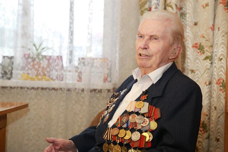 Представители Росгвардии поздравили с юбилеем  ветерана войны – бойца Уральского добровольческого танкового корпуса