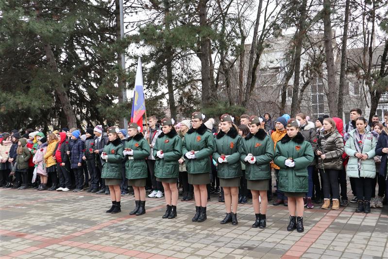 Военнослужащие Росгвардии почтили память павших освободителей Пятигорска 