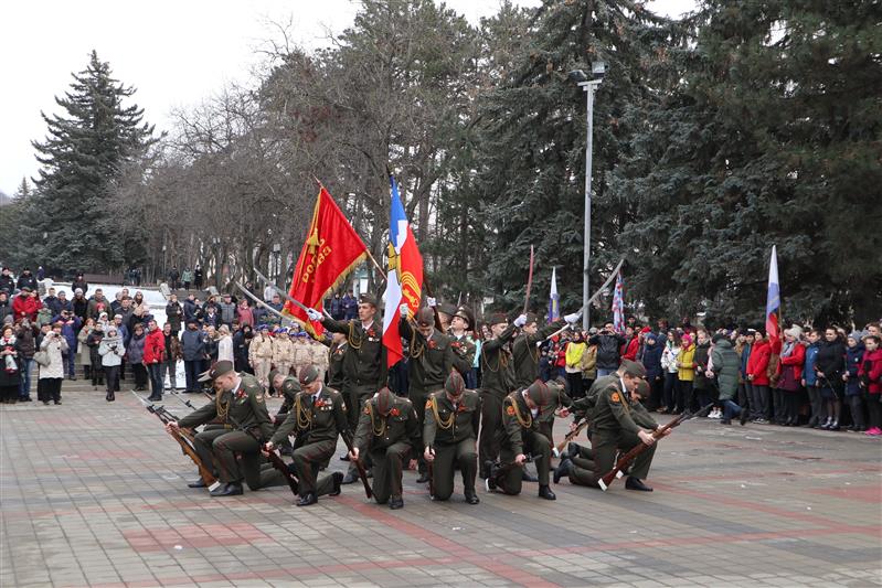 Военнослужащие Росгвардии почтили память павших освободителей Пятигорска 