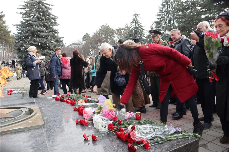 Военнослужащие Росгвардии почтили память павших освободителей Пятигорска 
