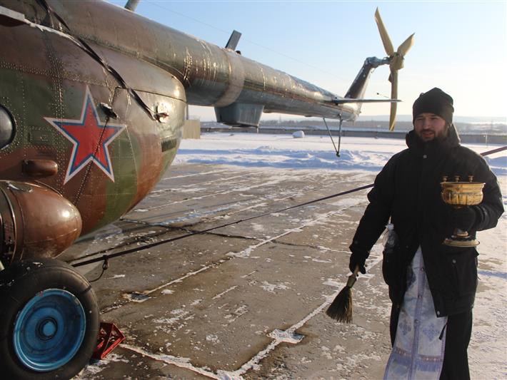 Клирик Казанского храма Божьей Матери благословил военнослужащих иркутской авиационной эскадрильи Росгвардии 