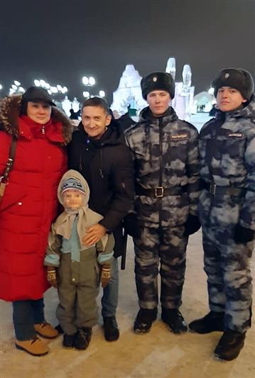 В Казани военнослужащие Росгвардии помогли потерявшемуся мальчику найти маму