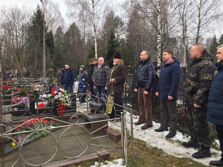 Офицеры столичного СОБР почтили память погибших боевых товарищей