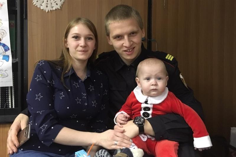 Дед Мороз и Снегурочка из Росгвардии подарили новогоднее настроение маленьким югорчанам
